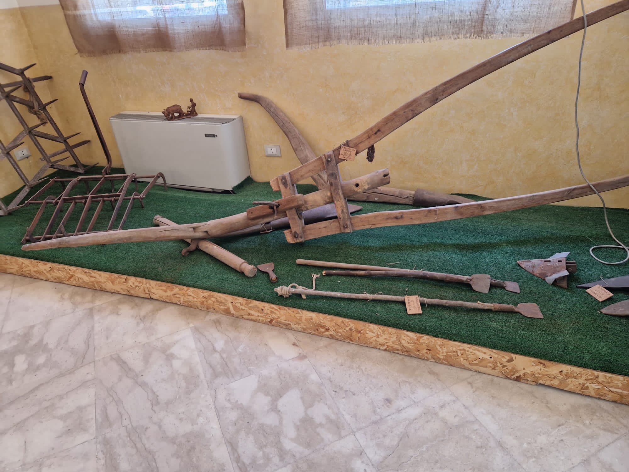 aratro e erpice in ferro